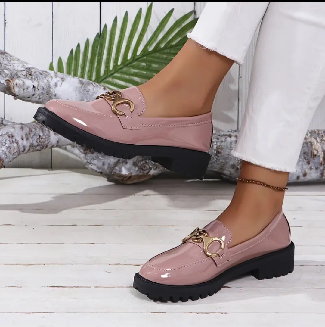 Mocassins chics à enfiler pour femmes avec détail de chaîne dorée - Baskets à plateforme confortables et antidérapantes pour toutes les saisons