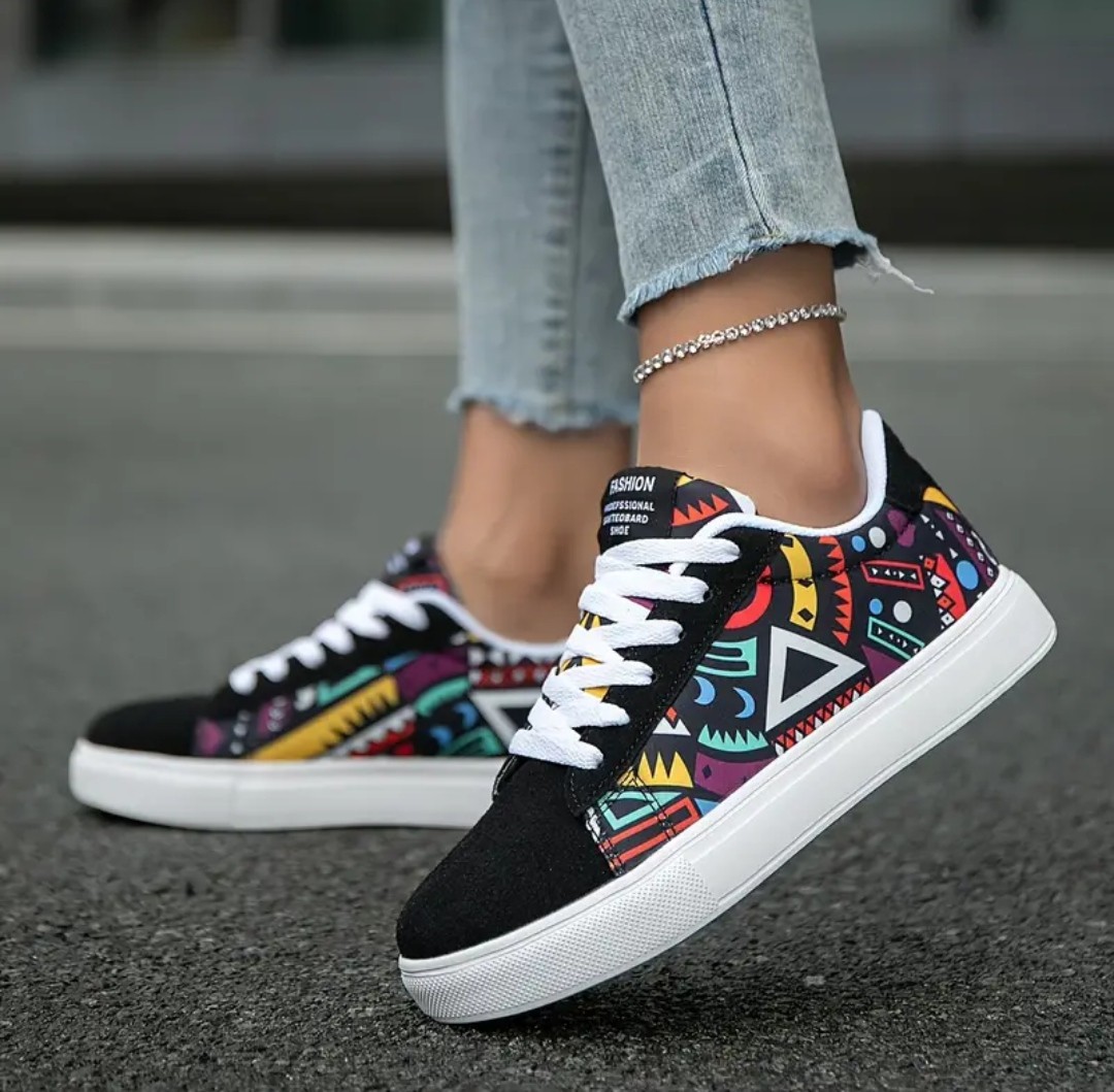 Chaussures de skate décontractées pour femmes, motif géométrique, imprimé aléatoire, polyvalentes, légères, antidérapantes, pour sports de plein air, usage quotidien, baskets de marche