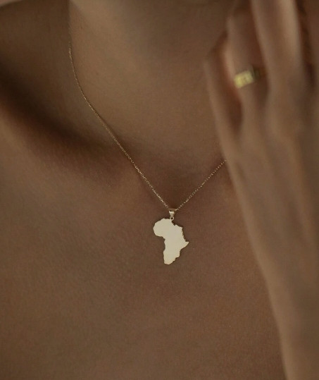 1 pièce Collier pendentif à la mode avec carte de l'Afrique plaqué or en acier inoxydable, bijou de voyage inaltérable, convient pour un port quotidien pour femmes, cadeau de Noël