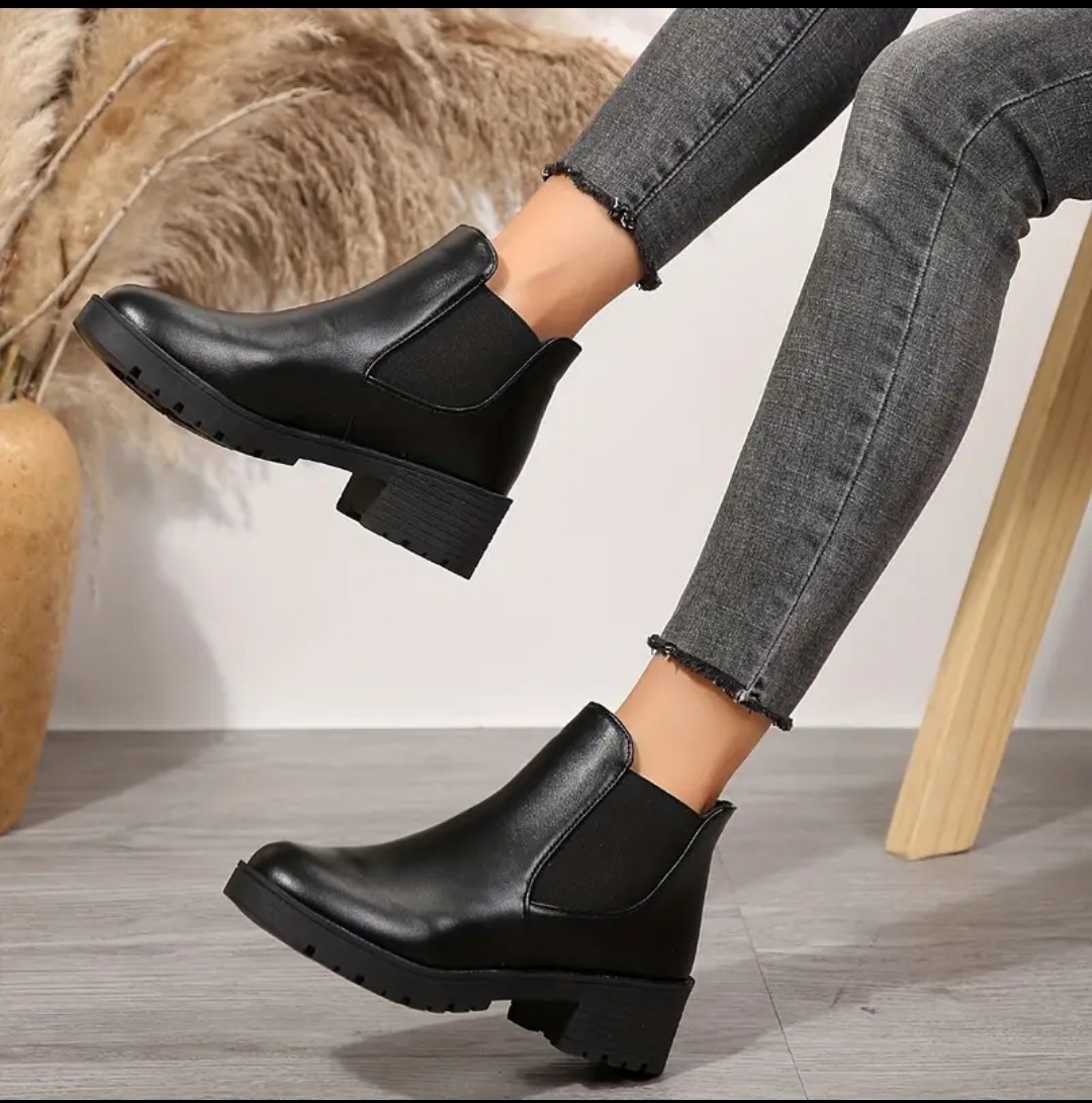 Bottes de couleur unie pour femmes de nouveau style, légères et confortables, bottes courtes simples et polyvalentes.