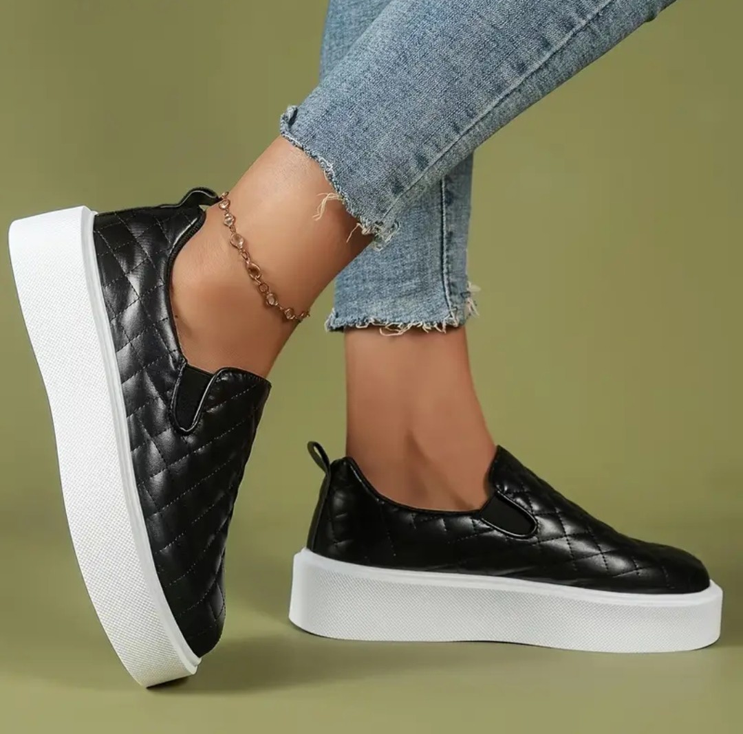 Baskets chics à enfiler pour femme – Fausse couverture matelassée, talon bas confortable, polyvalentes pour toutes les saisons